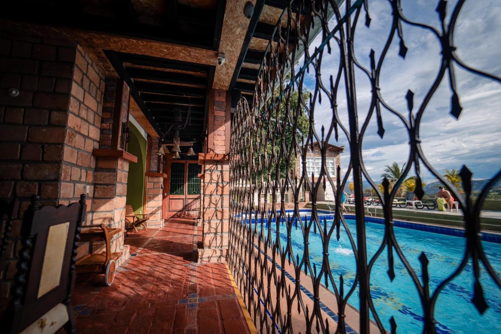 Hosteria De La Plaza Menor Santa Fe de Antioquia Eksteriør billede