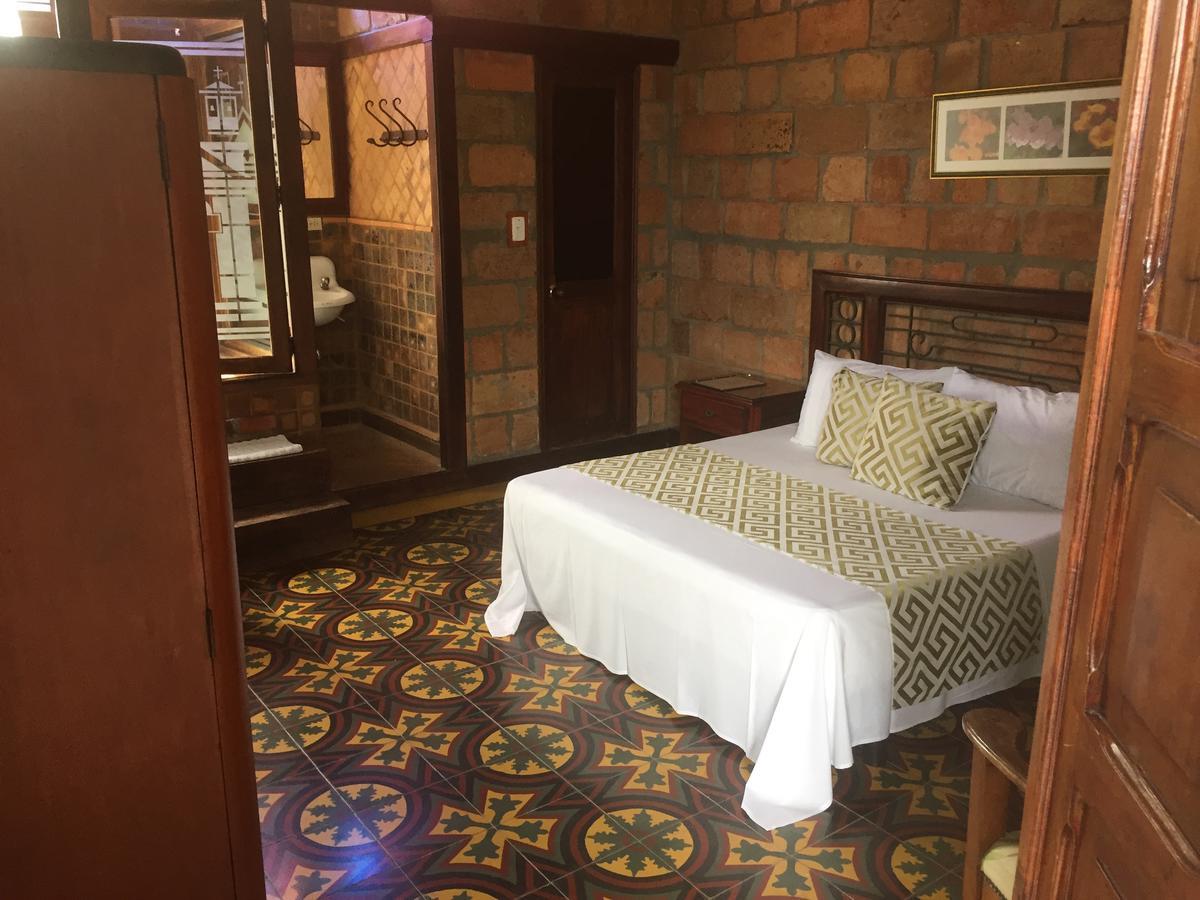 Hosteria De La Plaza Menor Santa Fe de Antioquia Eksteriør billede