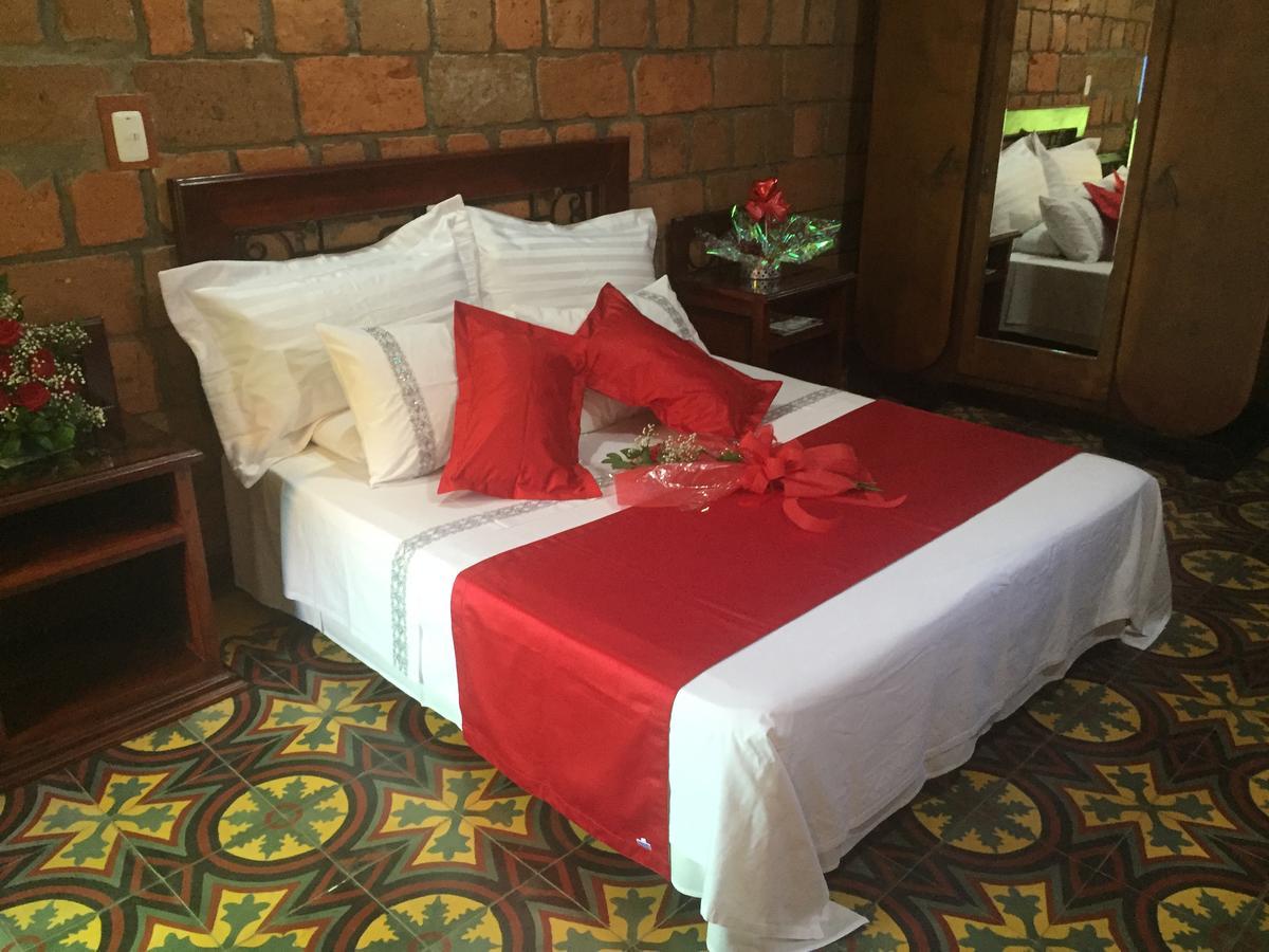 Hosteria De La Plaza Menor Santa Fe de Antioquia Eksteriør billede